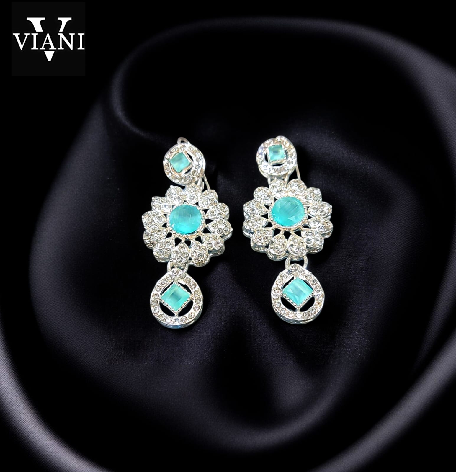Aqua Bloom Diamond-Inspired Necklace Set